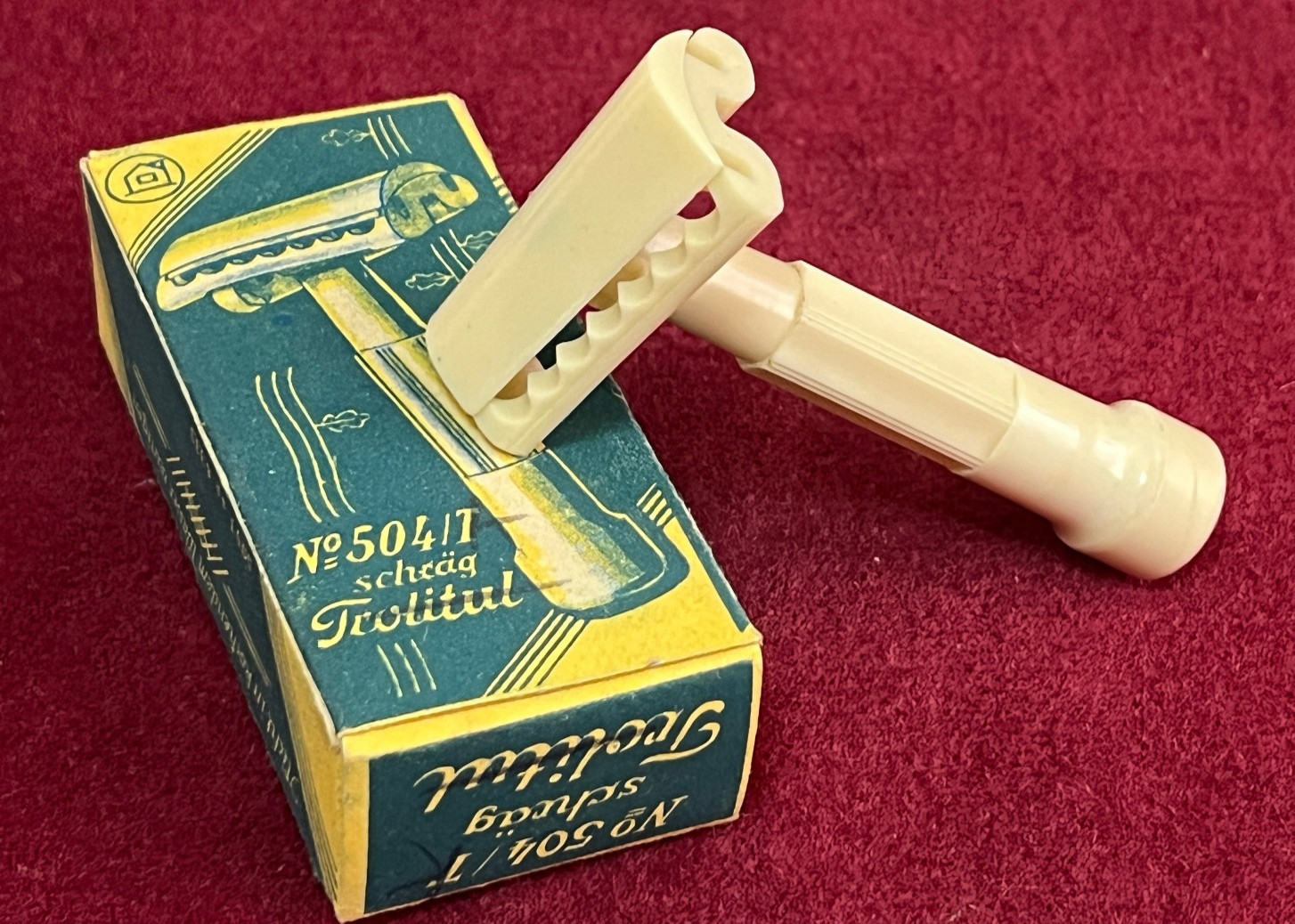 Antique WWII Military German Bakelite Safety Slant Razor Trotitul 504/T DRGM Antique WWII Military German Bakelite Safety Slant Razor Trotitul 504/T DRGM