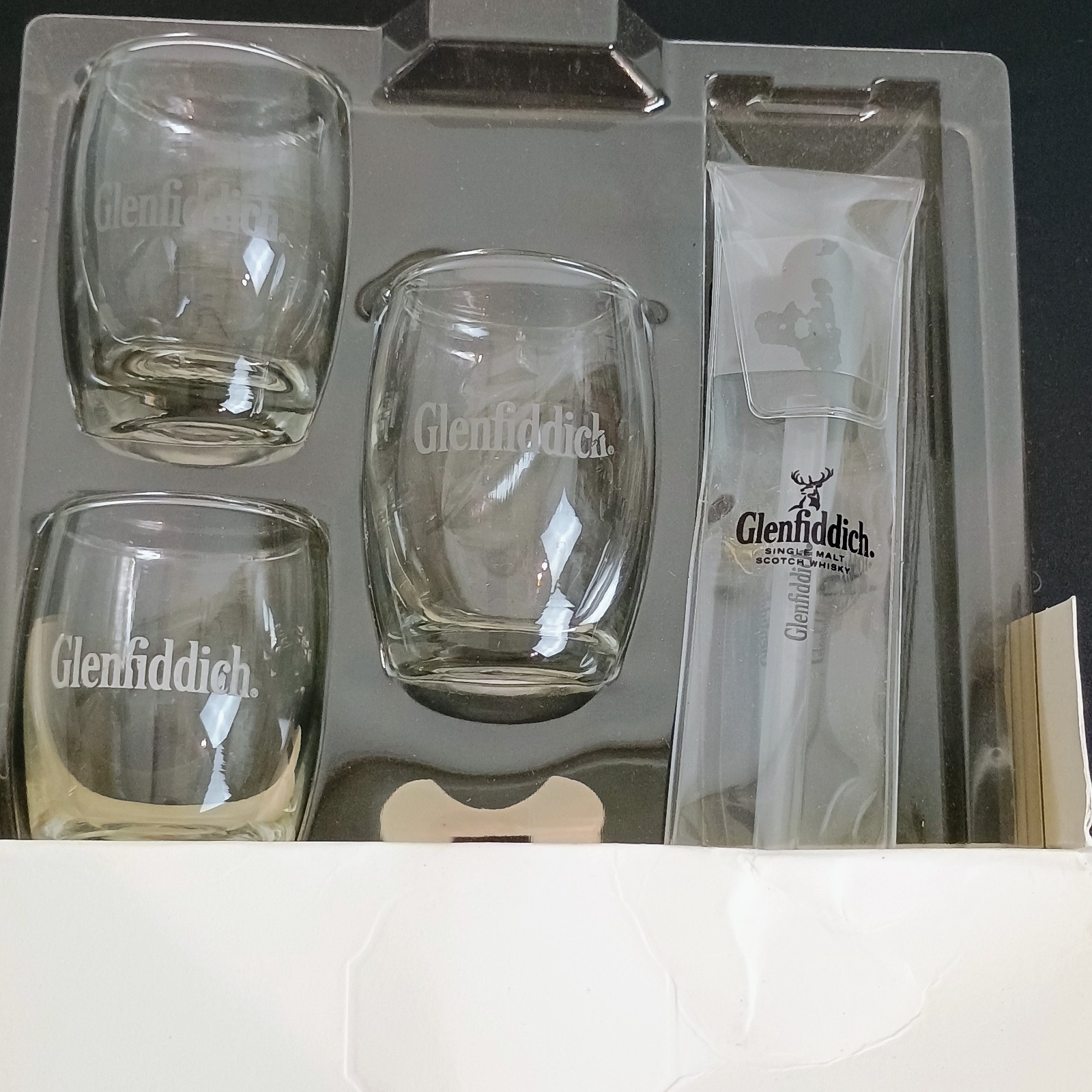 Glenfiddich Whiskey Tasting Essentials Tour DVD 3 Glasses Dropper **Box Damage** Glenfiddich Whiskey Tasting Essentials Tour DVD 3 Glasses Dropper **Box Damage**
