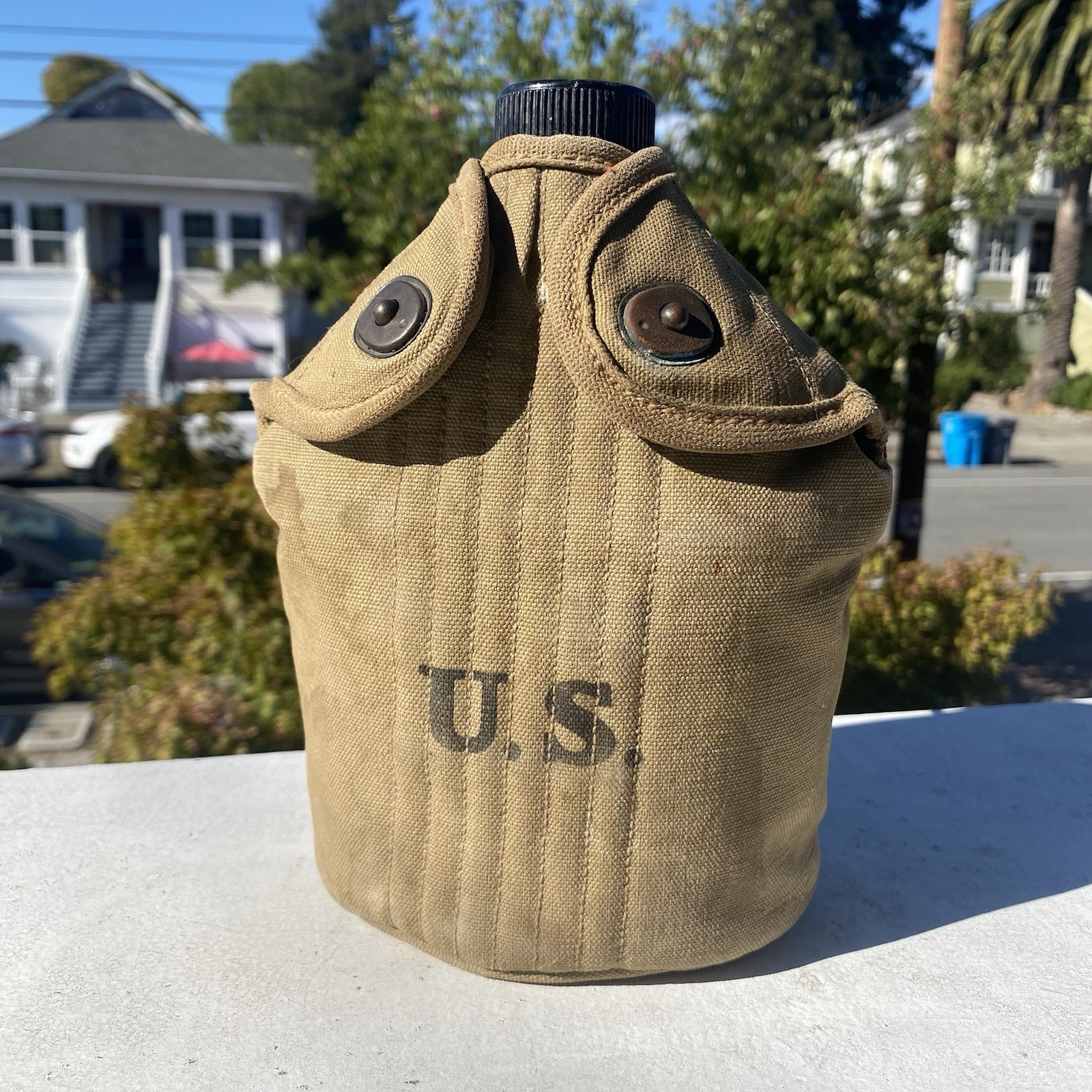 Excellent Condition WWI U.S. 1918 dated canteen cover with WWII canteen & cup. Excellent Condition WWI U.S. 1918 dated canteen cover with WWII canteen & cup.