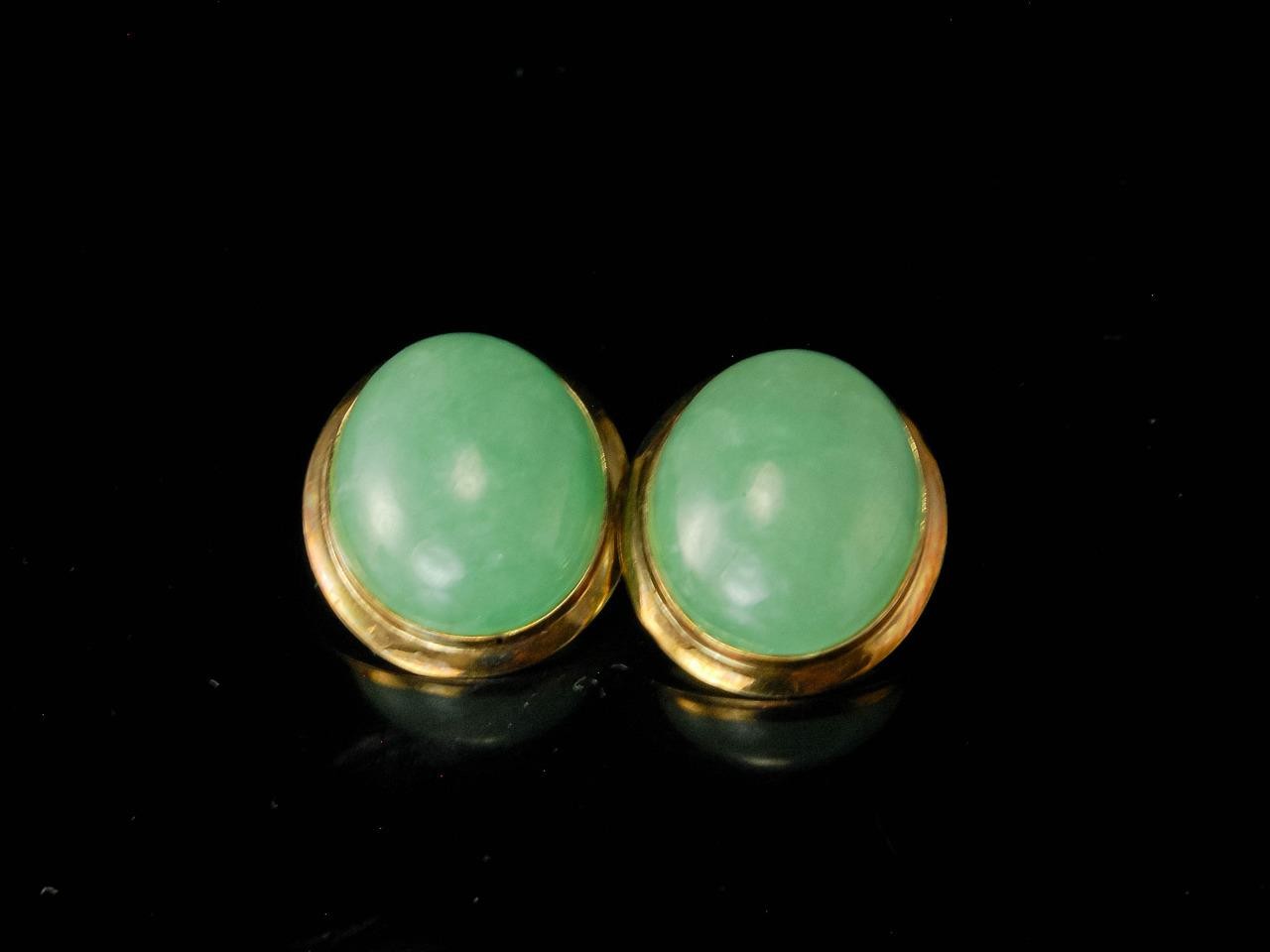 VINTAGE APPLE GREEN JADEITE JADE CABOCHON 14K YELLOW GOLD CLIP EARRINGS