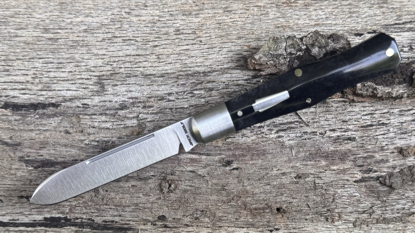 JACK WOLF COFFIN - SMOOTH BLACK BONE
