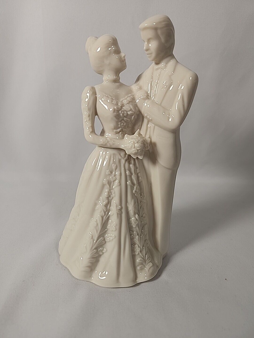 LENOX Wedding Promises Collection Porcelain Cake Topper Bride Groom Figurine
