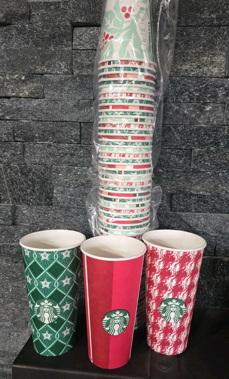 2018 Starbucks 40 Paper Cups=1 SLEEVE Holiday Christmas 40-20 oz NEW OLD STOCK 2018 Starbucks 40 Paper Cups=1 SLEEVE Holiday Christmas 40-20 oz NEW OLD STOCK