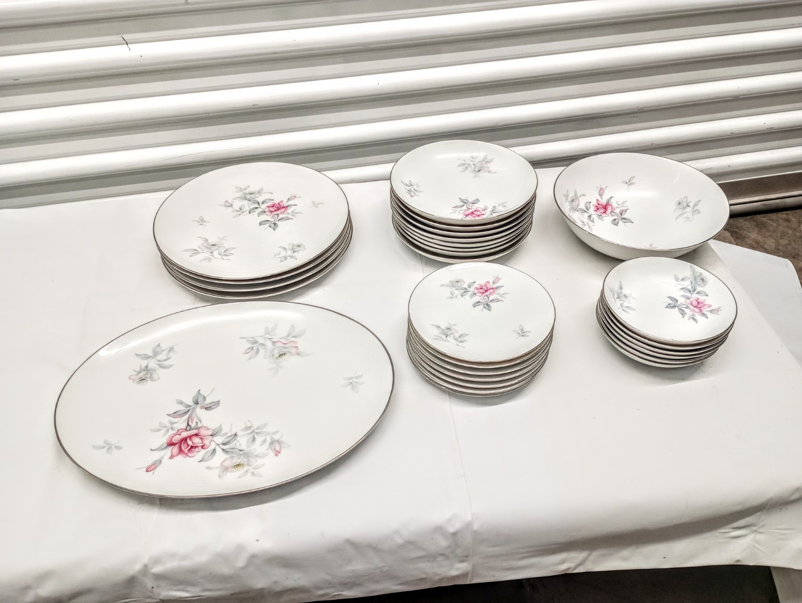 Contour China Rambler 28 Piece Floral Dinner Set. Made in Japan. Rare