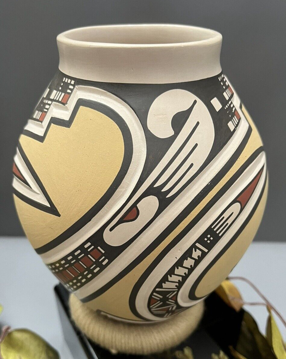 Mata Ortiz Pottery Lazaro Ozuna Silveira Carved Hand Painted Mexican Fine Art