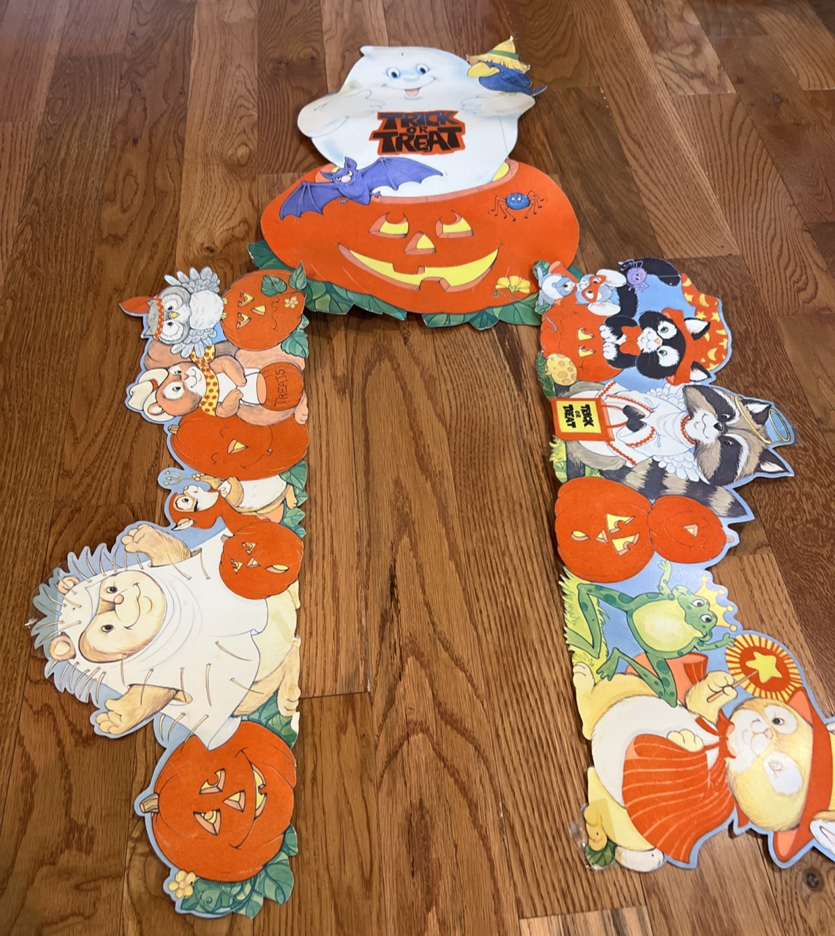 Vintage Tri Fold Paper Halloween Die cut banner Animals Ghost Trick or Treat