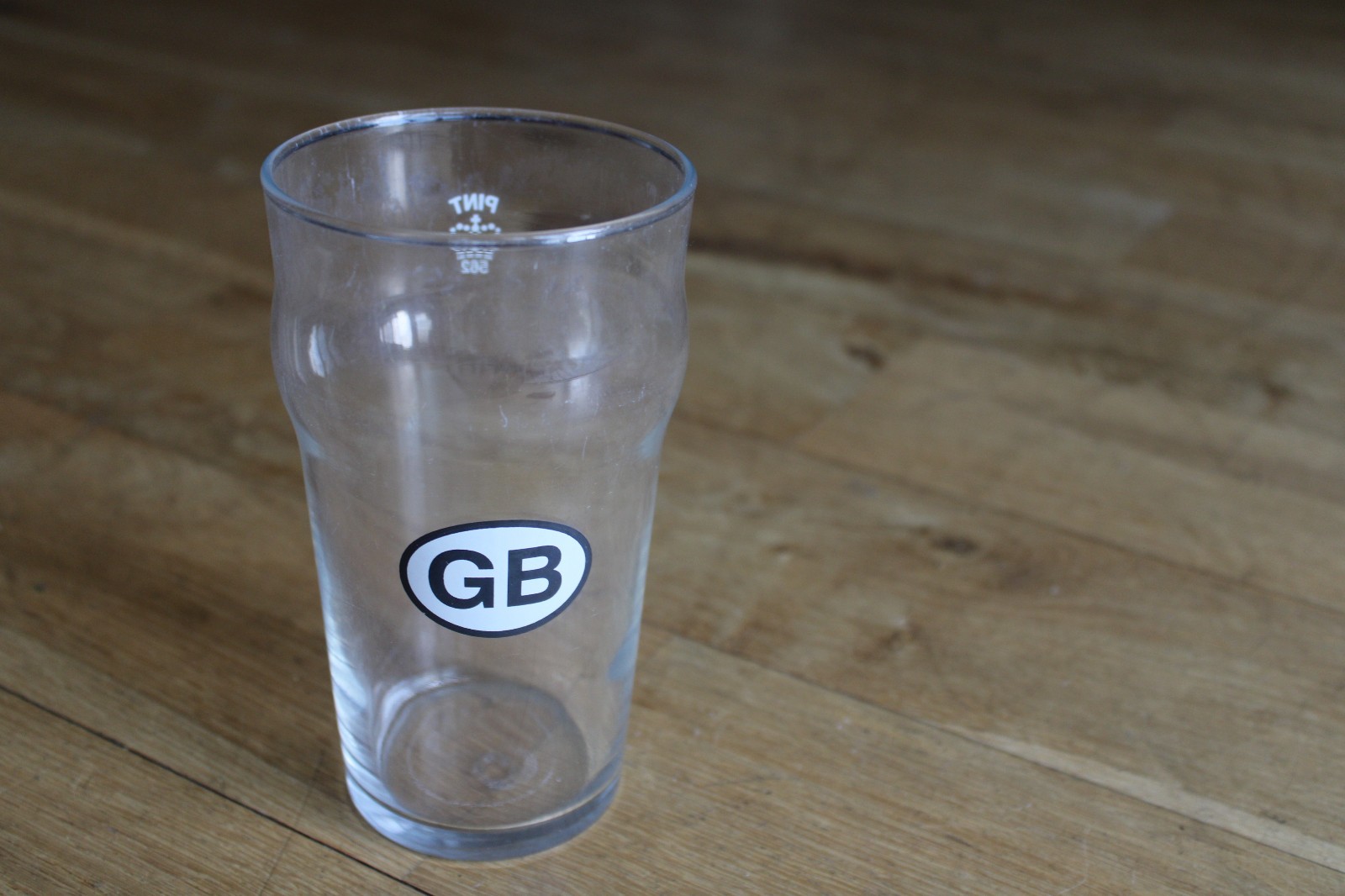 Vintage GB Great Britain Crown Stamped 562 Pint Glass DUR-O-CHOC