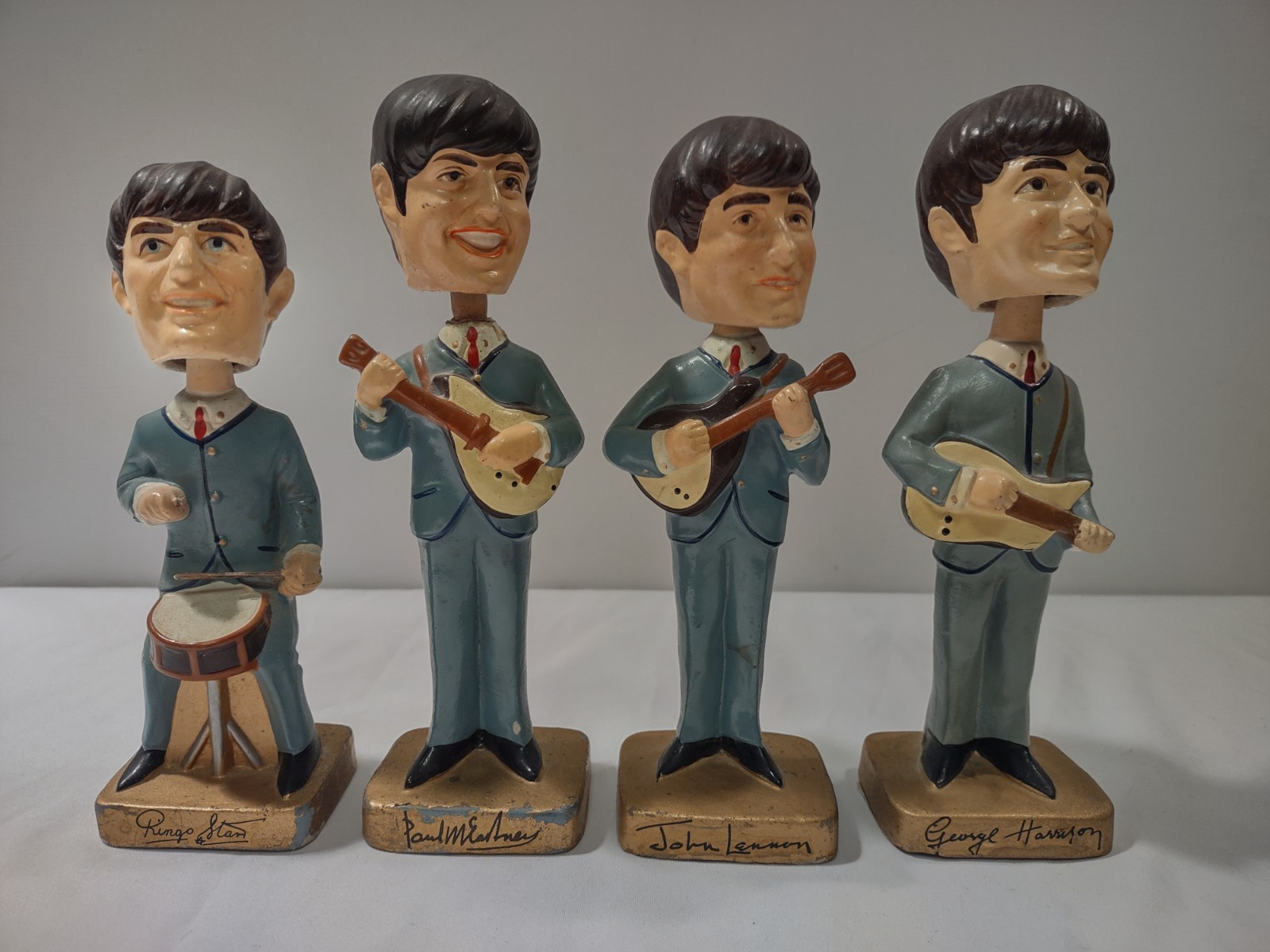 Vintage 1964 limit edition Beatles bobbleheads Car Mascot Set. All members.8 Vintage 1964 limit edition Beatles bobbleheads Car Mascot Set. All members.8