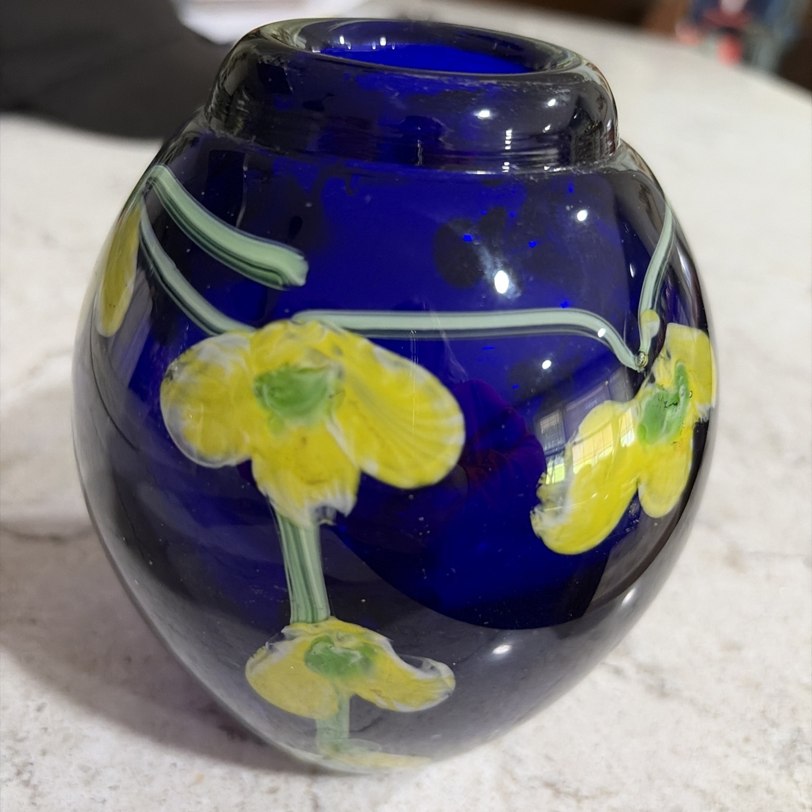 VINTAGE MURANO 'LABURNUM' COBALT BLUE GLASS PAPERWEIGHT CASED VASE YELLOW FLOWER