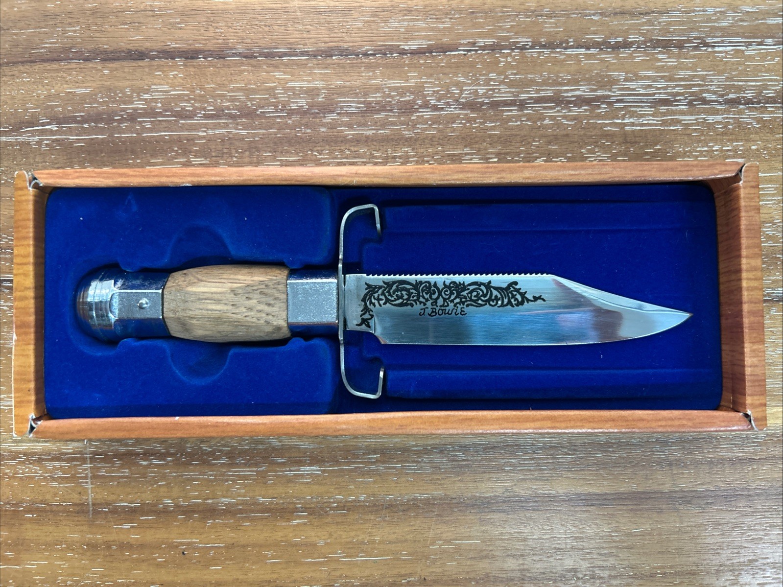 Vintage J Bowie Commerative Knife
