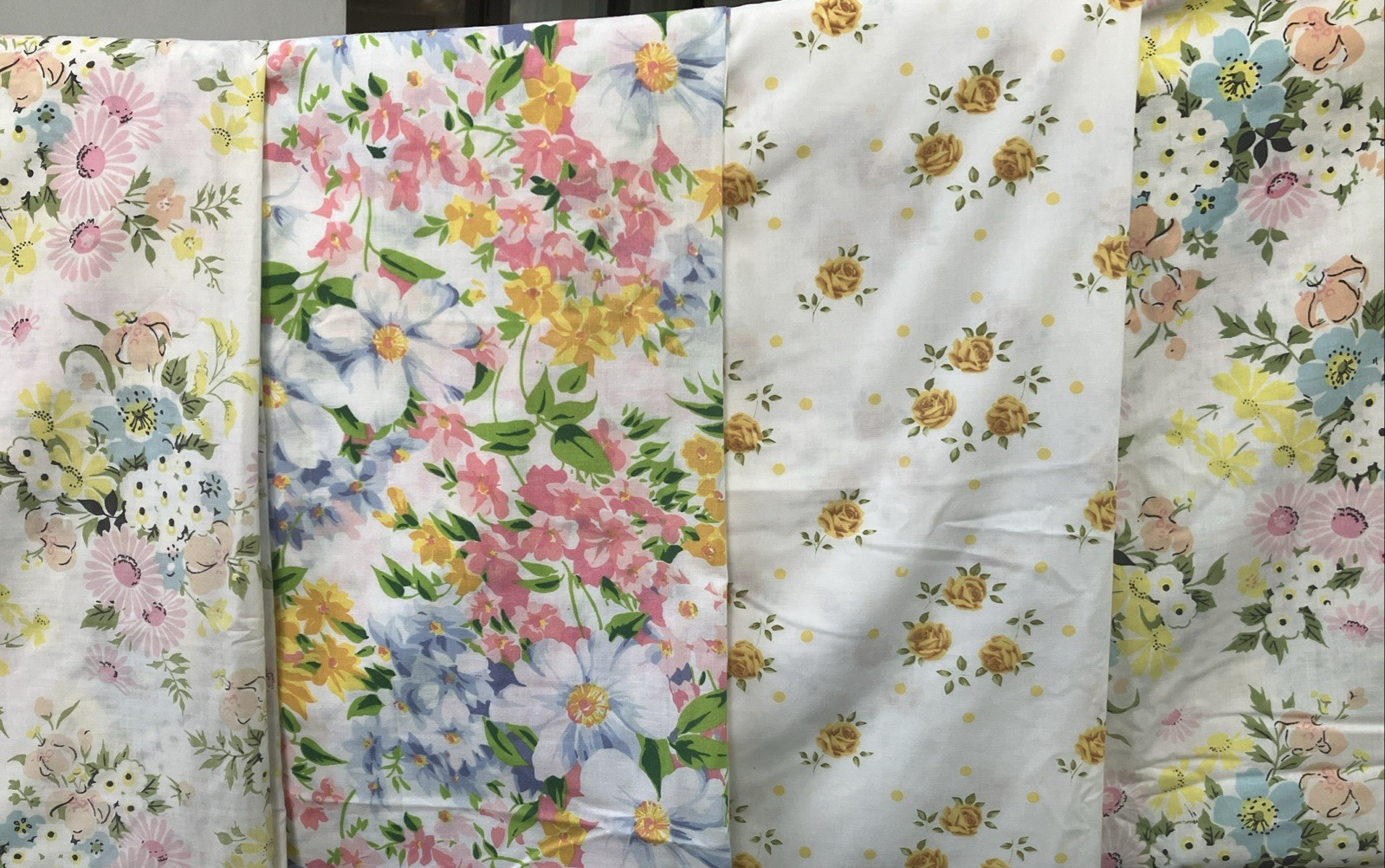 Lot Of 4 Vintage Twin/Double Floral Flat Bed Sheets Useable Cutters Craft Sewing