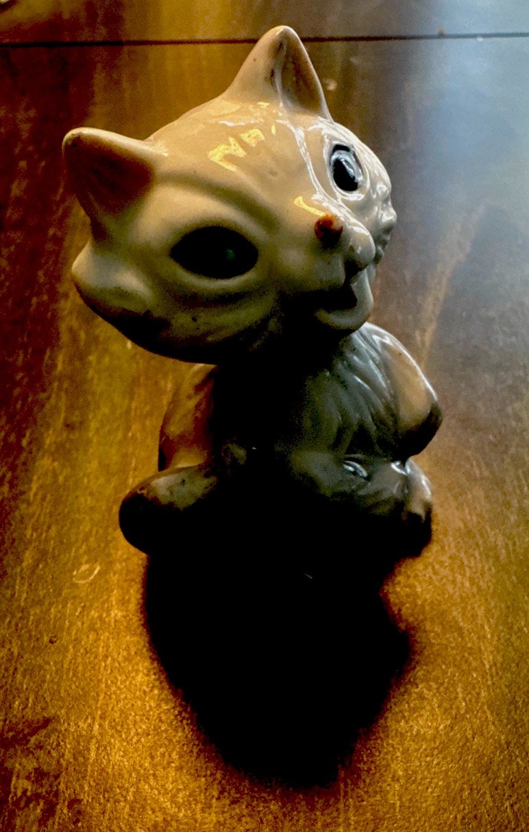 Cat happy Vintage Ceramic Cat Figurine Sitting kitty wide-eyed