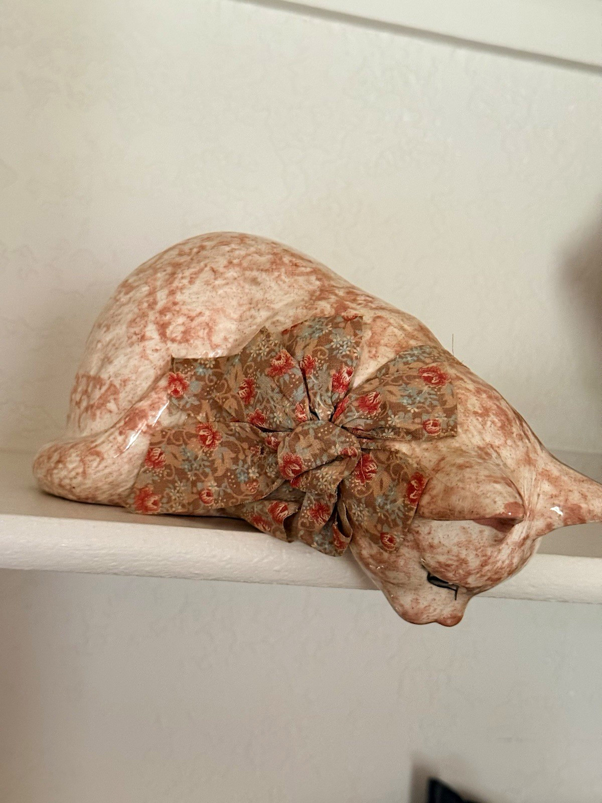 Vintage Katy’s Country Charm Peek A Boo Cat Ceramic Pink Cottage Statue 5”inch