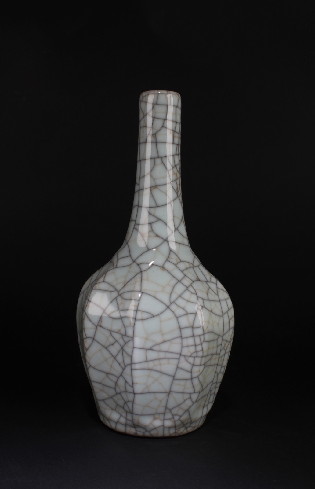 A Glazed Porcelain Vase. \'QianLong\' mark A Glazed Porcelain Vase. \'QianLong\' mark