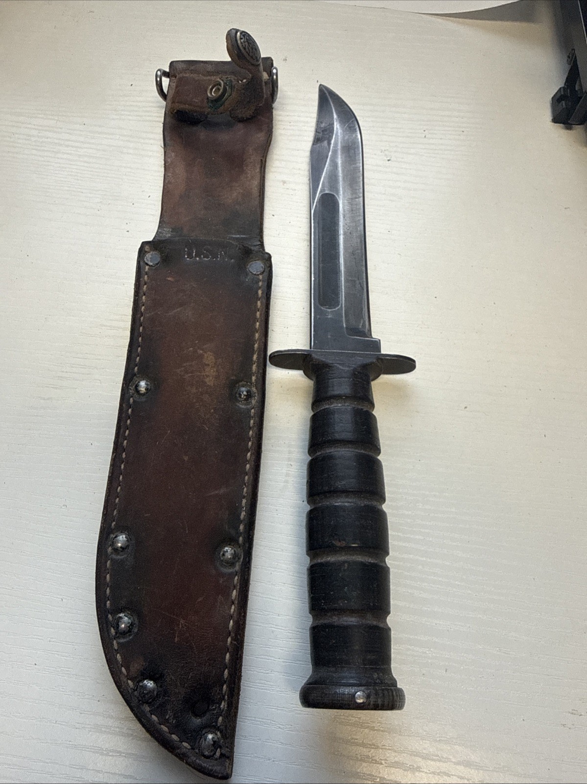 ORIGINAL 1940S WWII U.S. MARK 2 CAMILLUS FIGHTING KNIFE, N.Y. W/ LEATHER SHEATH ORIGINAL 1940S WWII U.S. MARK 2 CAMILLUS FIGHTING KNIFE, N.Y. W/ LEATHER SHEATH