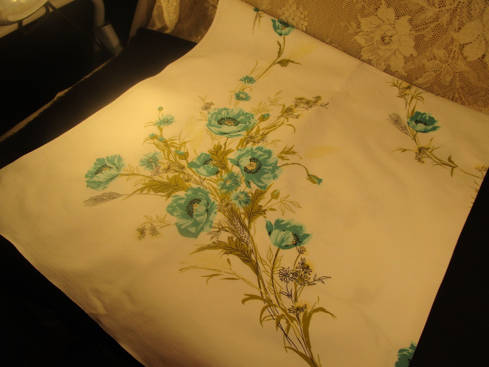 VTG. TRUE COTTON TABLECLOTH AQUA POPPIES 48X52 CLEAN