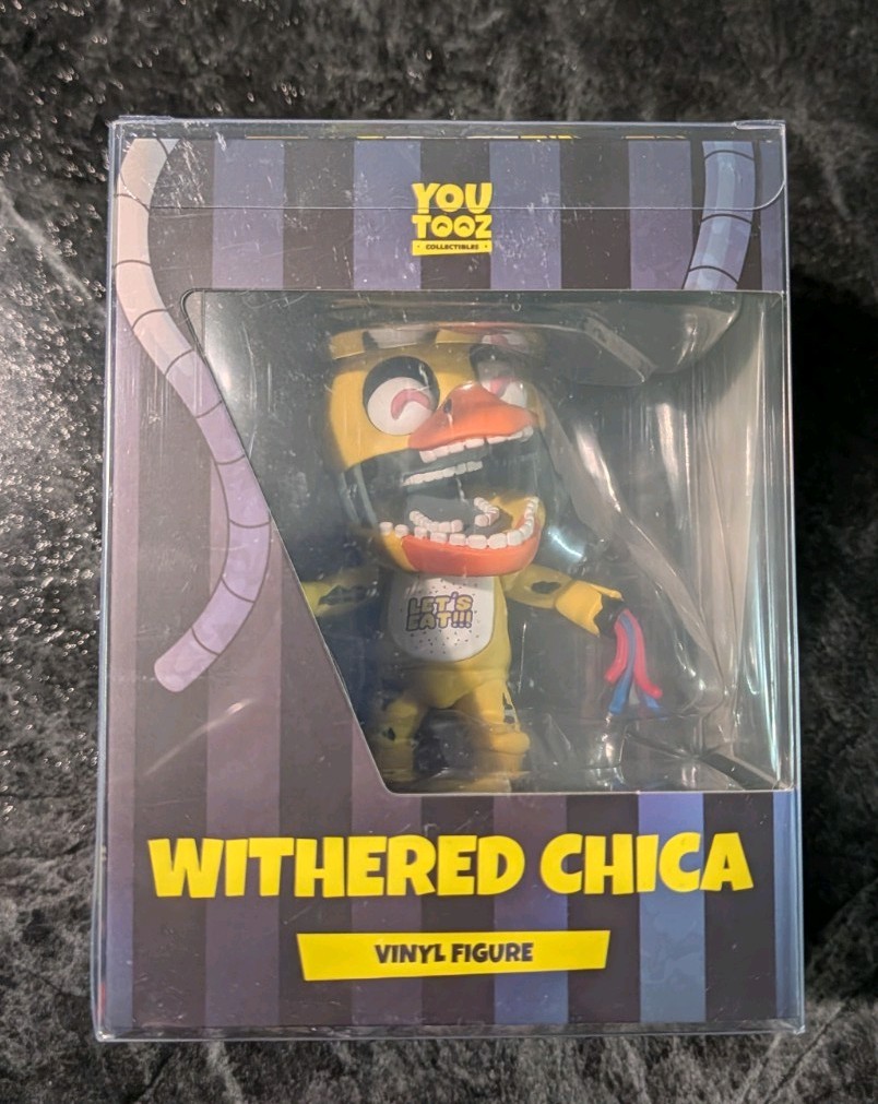 Youtooz: Five Nights at Freddy\'s Collection Withered Chica Vinyl #42 W/Protector