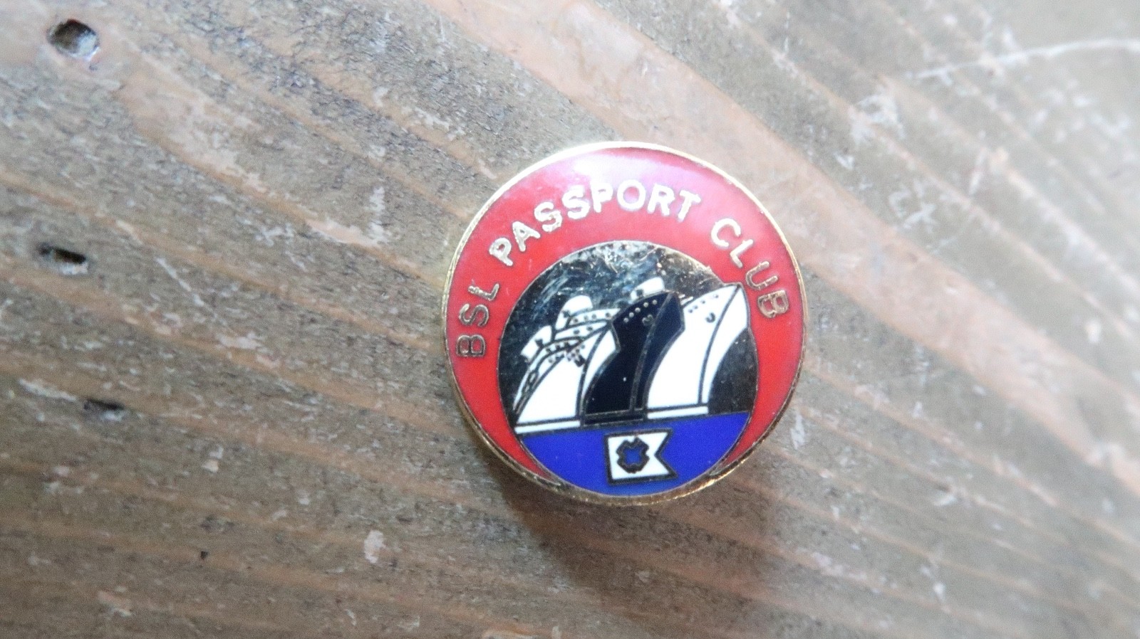 Vintage BSL PASSPORT CLUB PIN 2.2cm