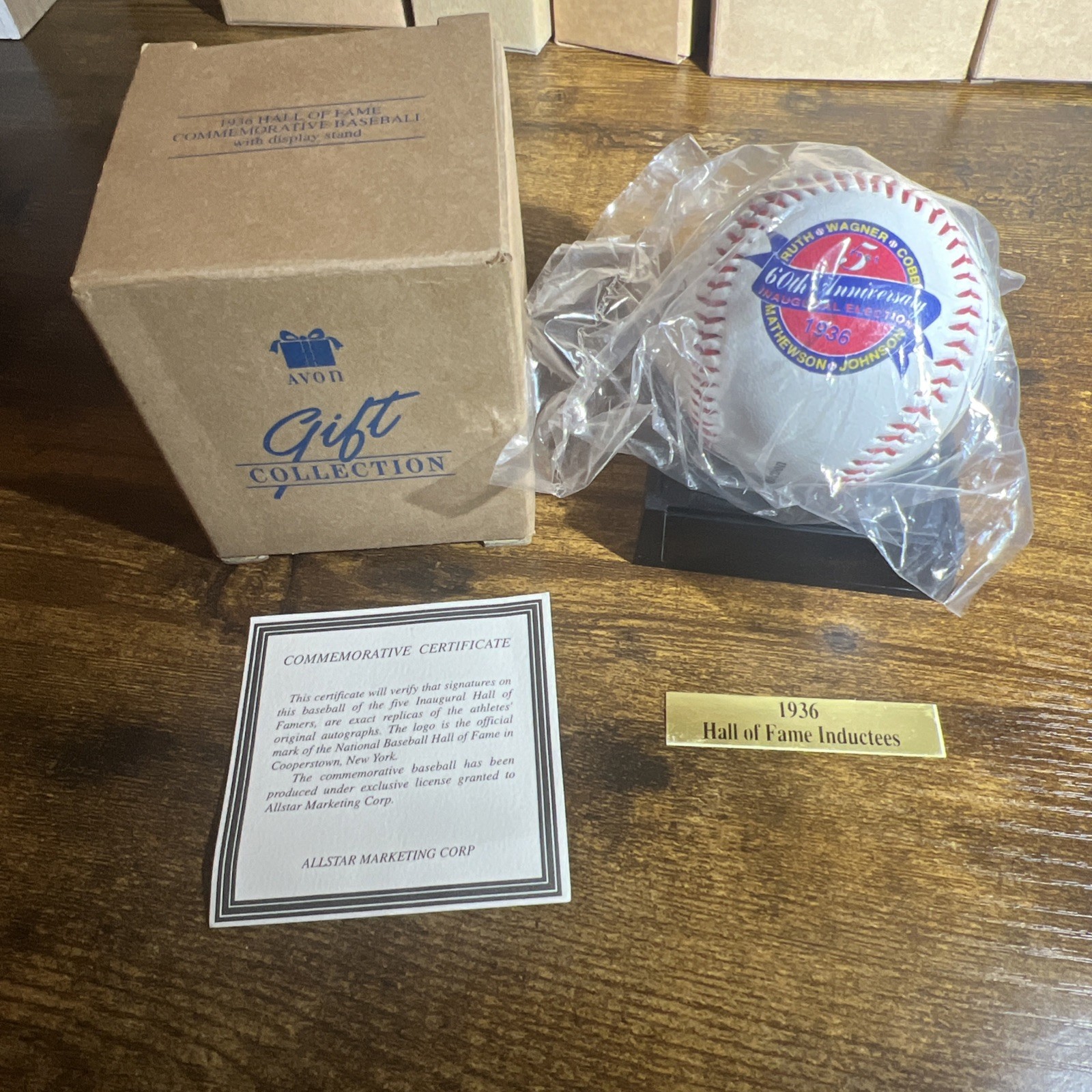 Vintage 1936 Hall Of Fame Commemorative Baseball w/ Display Stand 1996 Avon USED Vintage 1936 Hall Of Fame Commemorative Baseball w/ Display Stand 1996 Avon USED