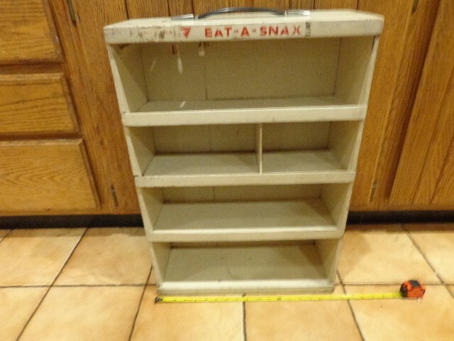 VINTAGE TOM`S EAT-A-SNAX WOODEN CANDY RACK 17 x 24 x 7 INCHES VERY UNIQUE # L 77