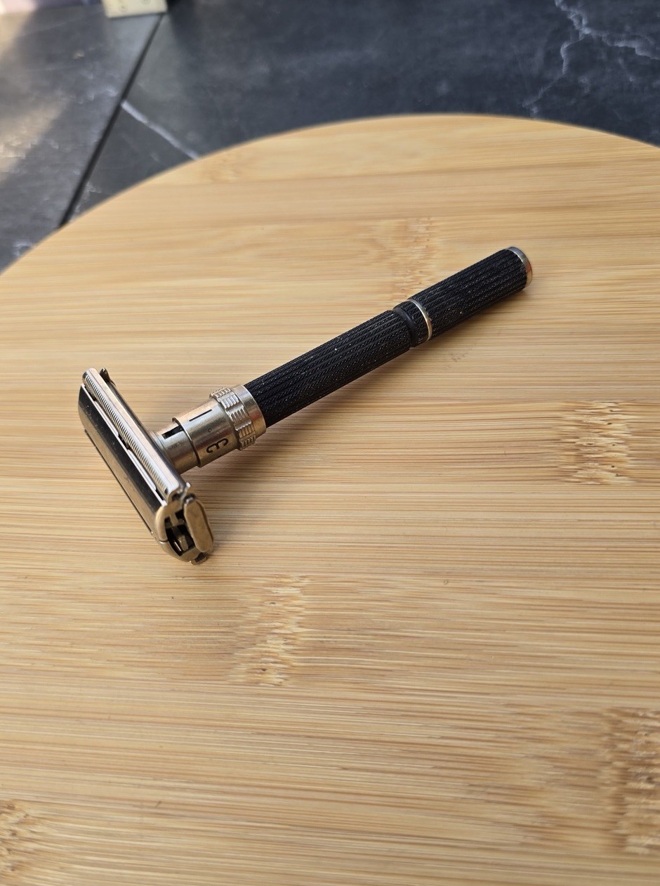 1968 Gillette Super Adjustable Safety Razor Black Beauty TTO 1-9 Long Handle