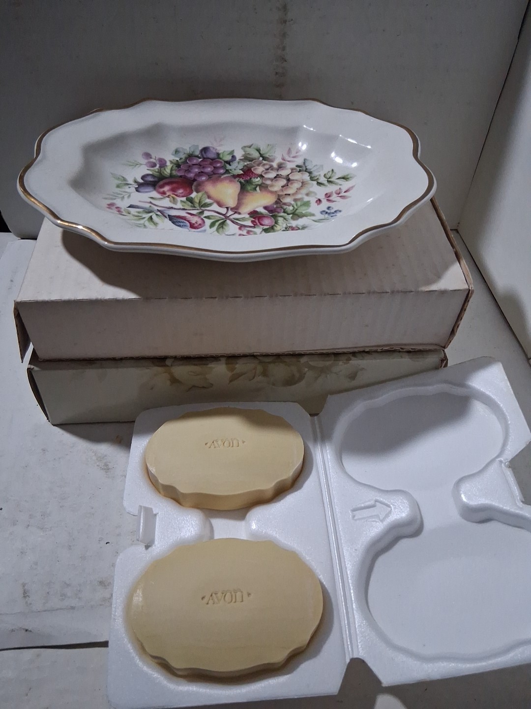 Vtg New 1976 Avon Ceramic Plate & (2 Soap 22k Gold Trim Enoch Wedgwood England 