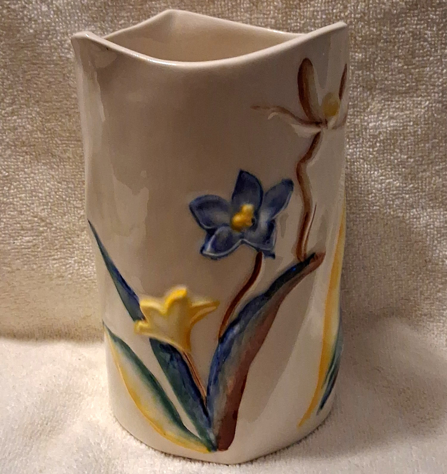Vernon Kilns Disney Floral Ceramic Vase  Glazed White 1940