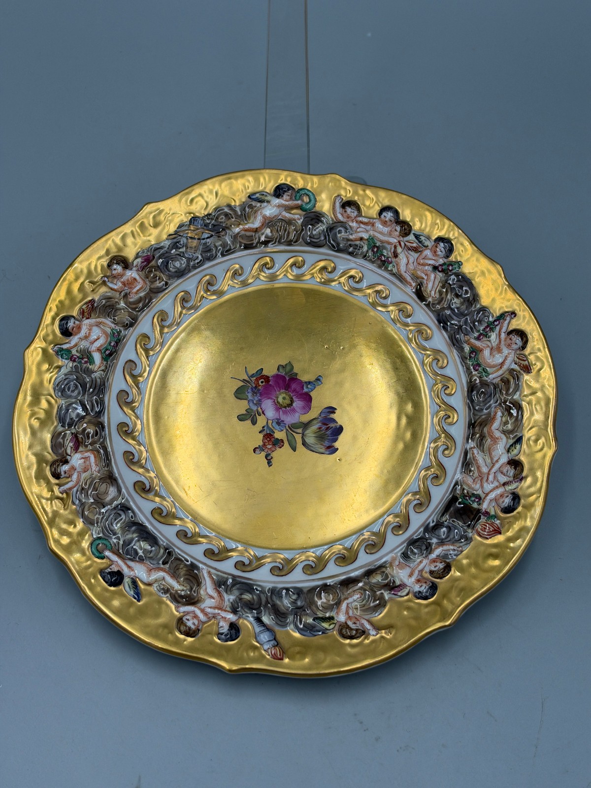 Antique circa 1771-1834 Italian Capodimonte Porcelain Relief Cherub Plate 8\'\'