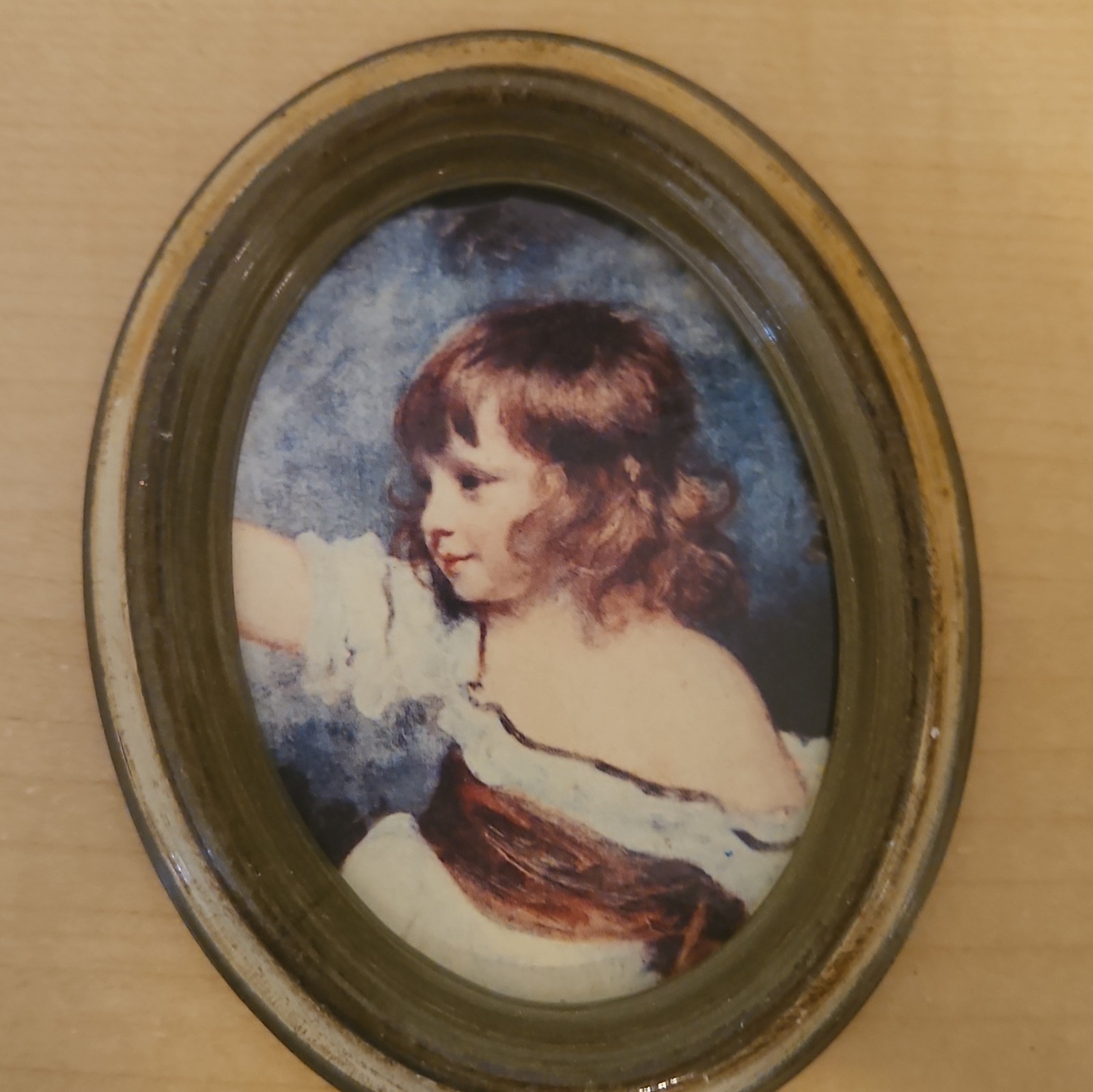 Oval Gold Metal Photo Frame Portrait Small Holds 1 Photo Under 5 in