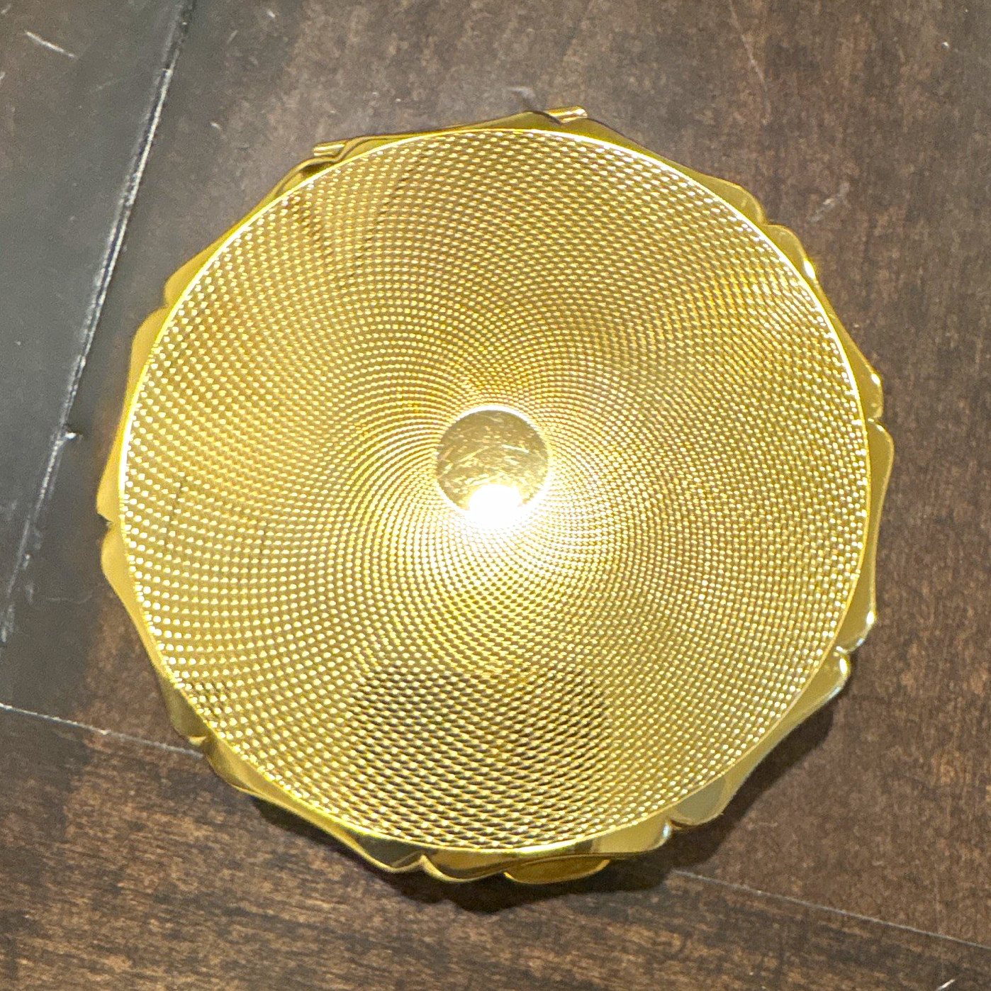 Stratton Made in England Gold Tone Powder Compact Mirror Sifter Diamond Cut Stratton Made in England Gold Tone Powder Compact Mirror Sifter Diamond Cut