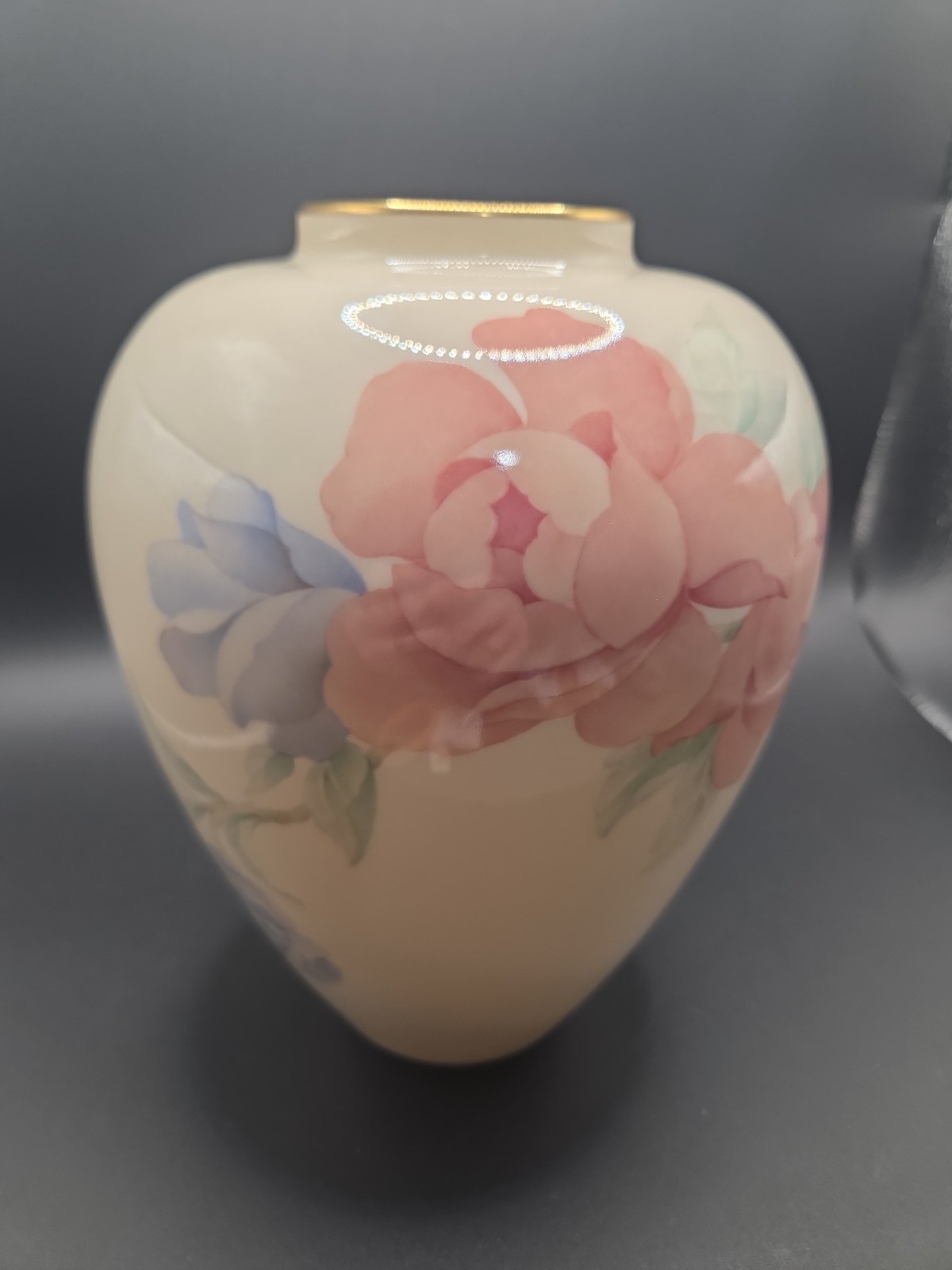 Lenox Chatsworth Vase with Flower Pattern 24K Gold Trim 7.5