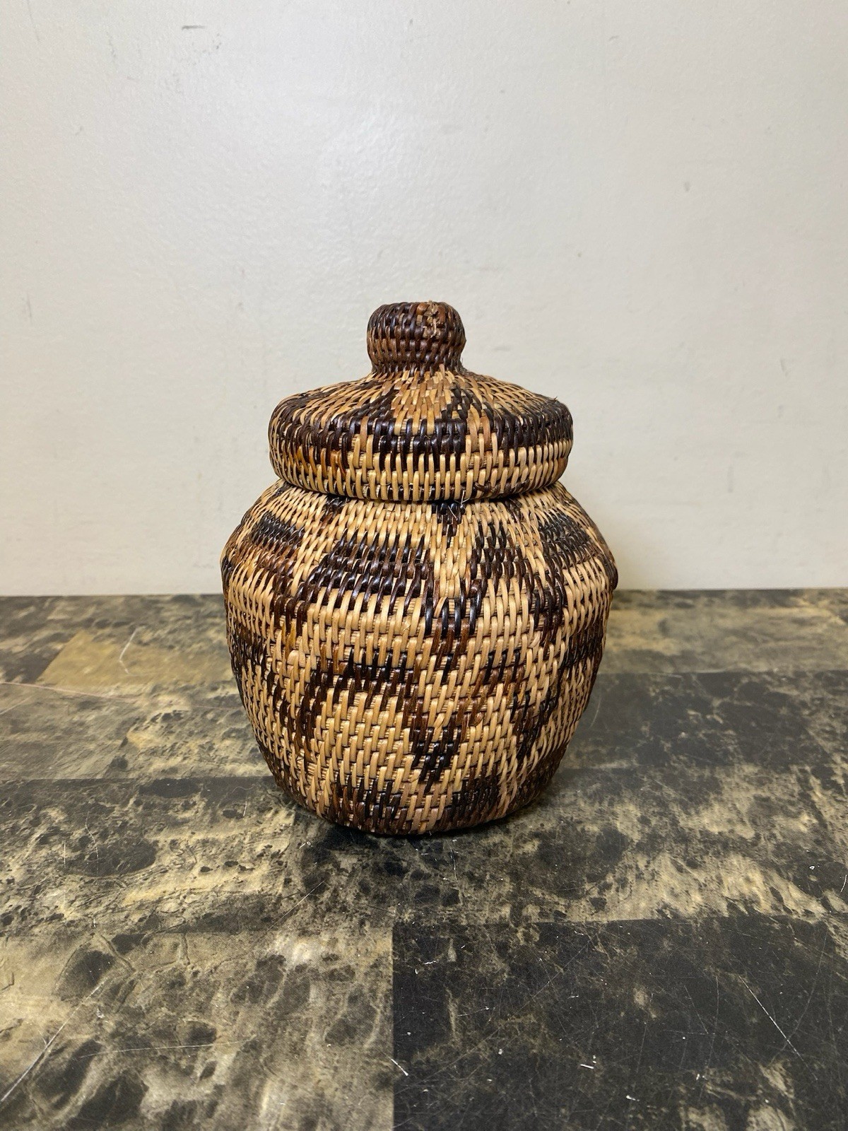 Iraya Mangyan Philippine Basket W Lid Chevron Zigzag Pattern Nito Black Vine 7”