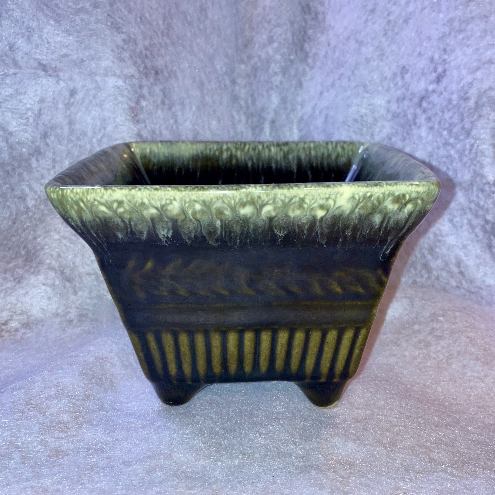 Hull Green Drip Glaze Footed Flower Cache Pot Planter USA A2 Cottage GrannyCore Hull Green Drip Glaze Footed Flower Cache Pot Planter USA A2 Cottage GrannyCore