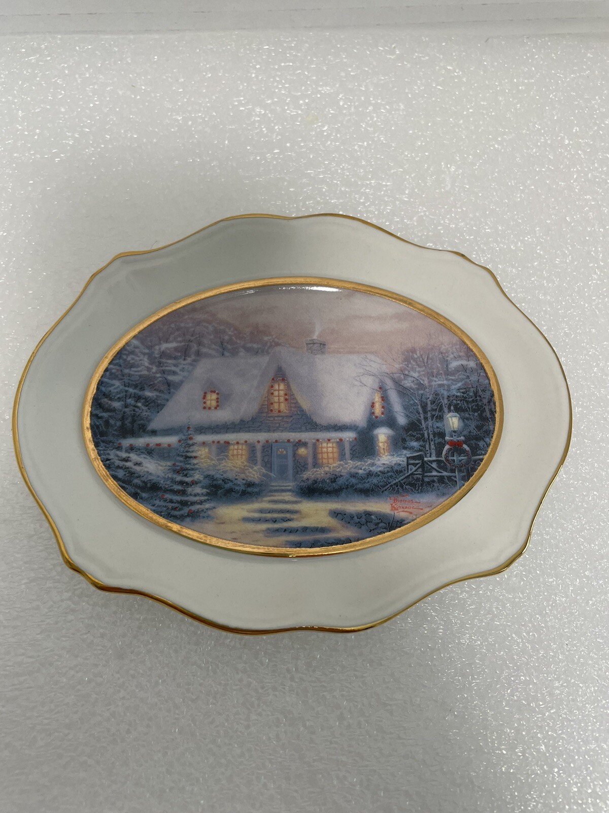2005 Thomas Kinkade Christmas Eve Cottage II Oval Plaque Hanging 2005 Thomas Kinkade Christmas Eve Cottage II Oval Plaque Hanging