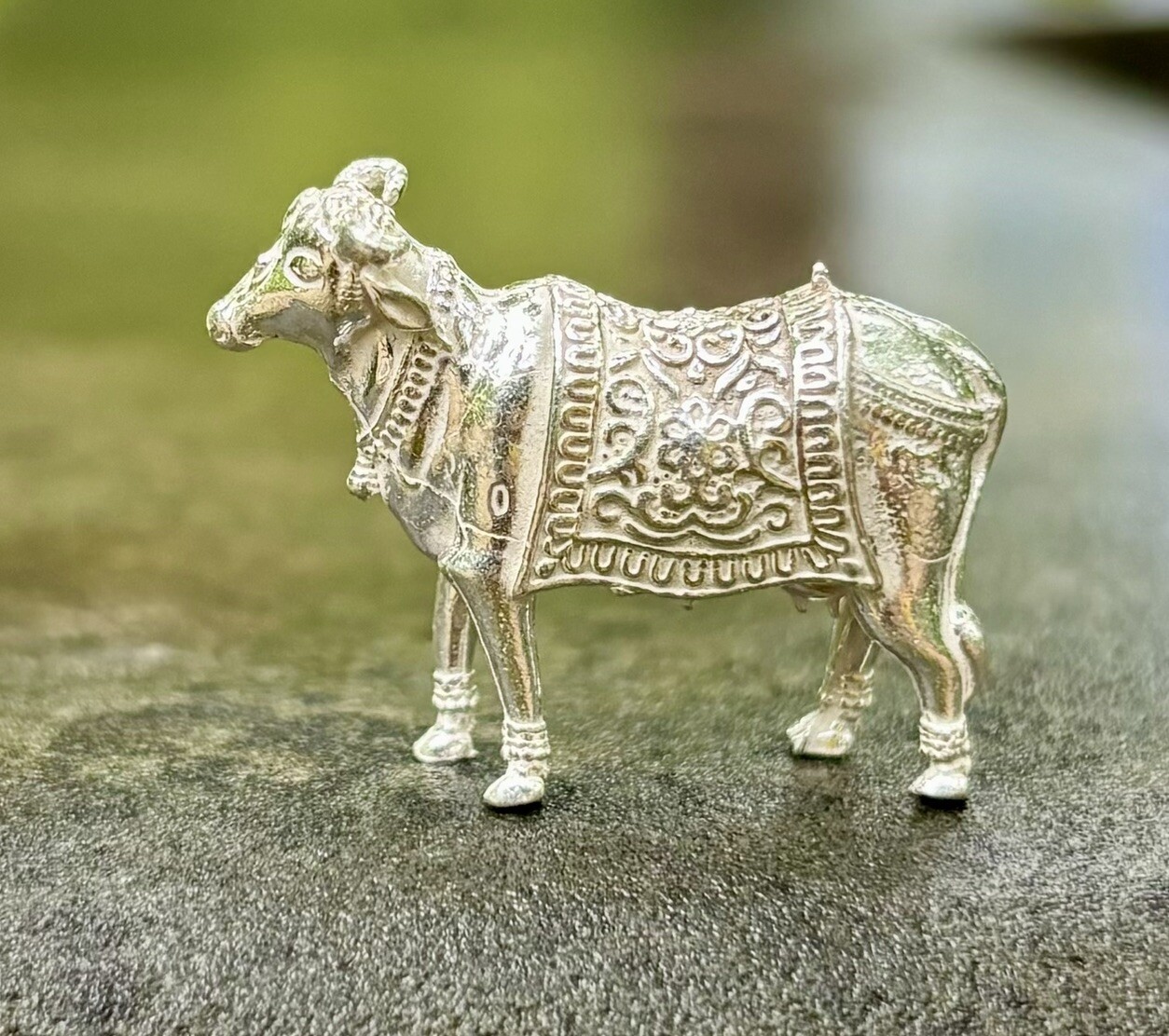 999 Silver Hindu Religious Statue Sacred Kamdhenu Cow for Good Luck 14.7 gram