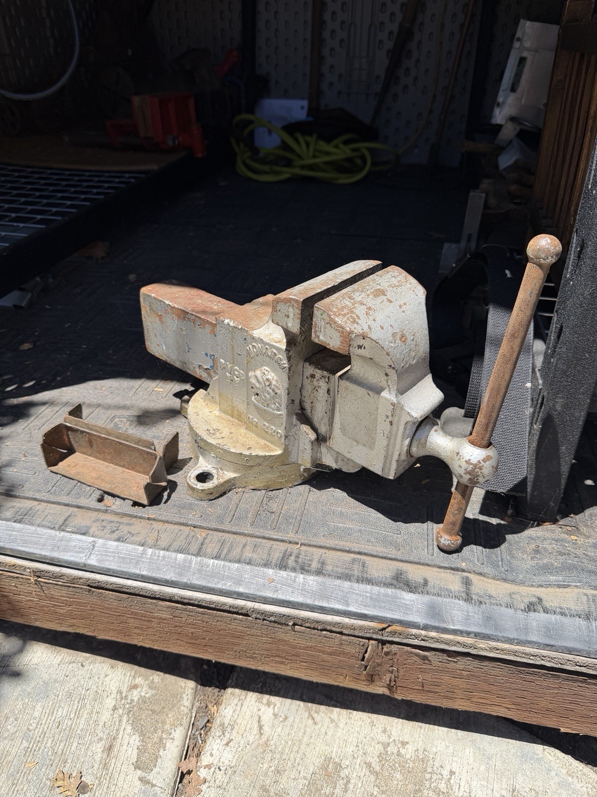 RARE Antique MONARCH VISE Prentiss #220 Lions Head Swivel Bench Vise 5