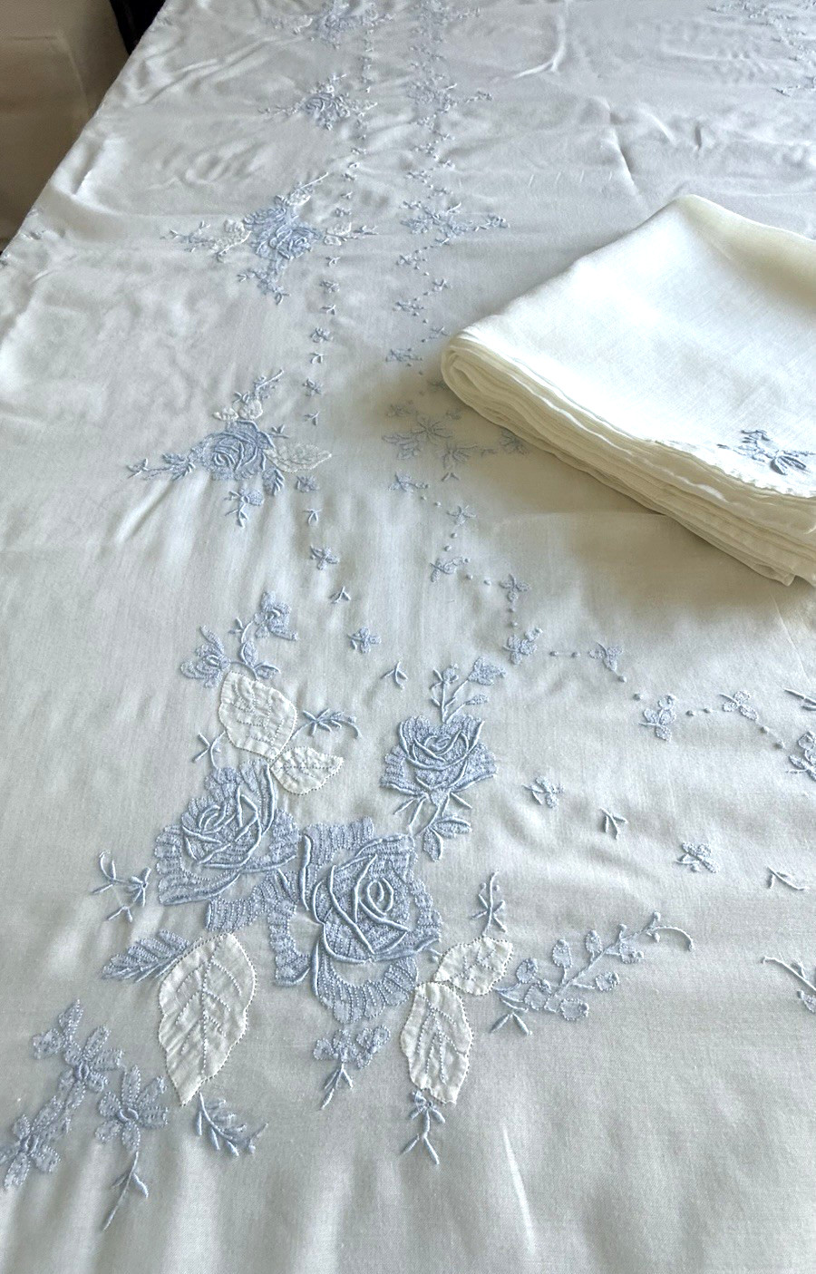 Vintage Hand Embroidered Linen Batiste Banquet Tablecloth 12 Napkins Blue Roses