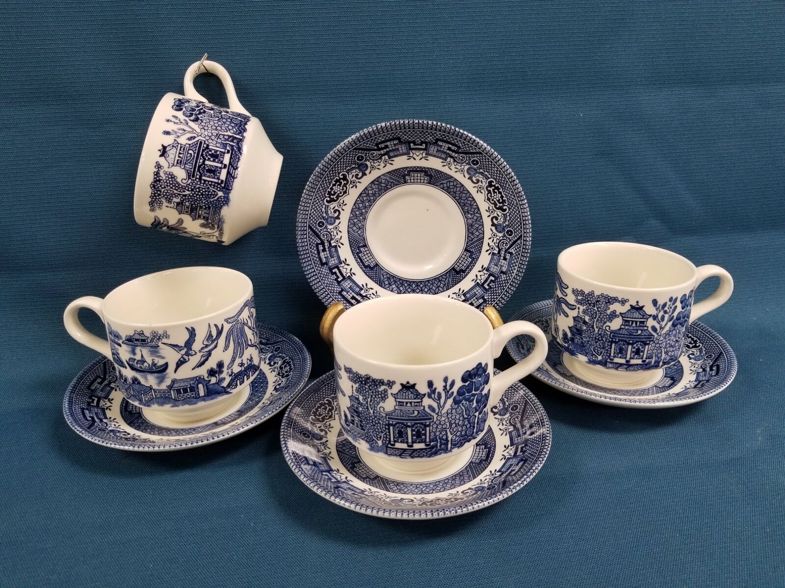Set of 4 Vintage Churchill England Blue Willow Pattern Teacups & Saucers