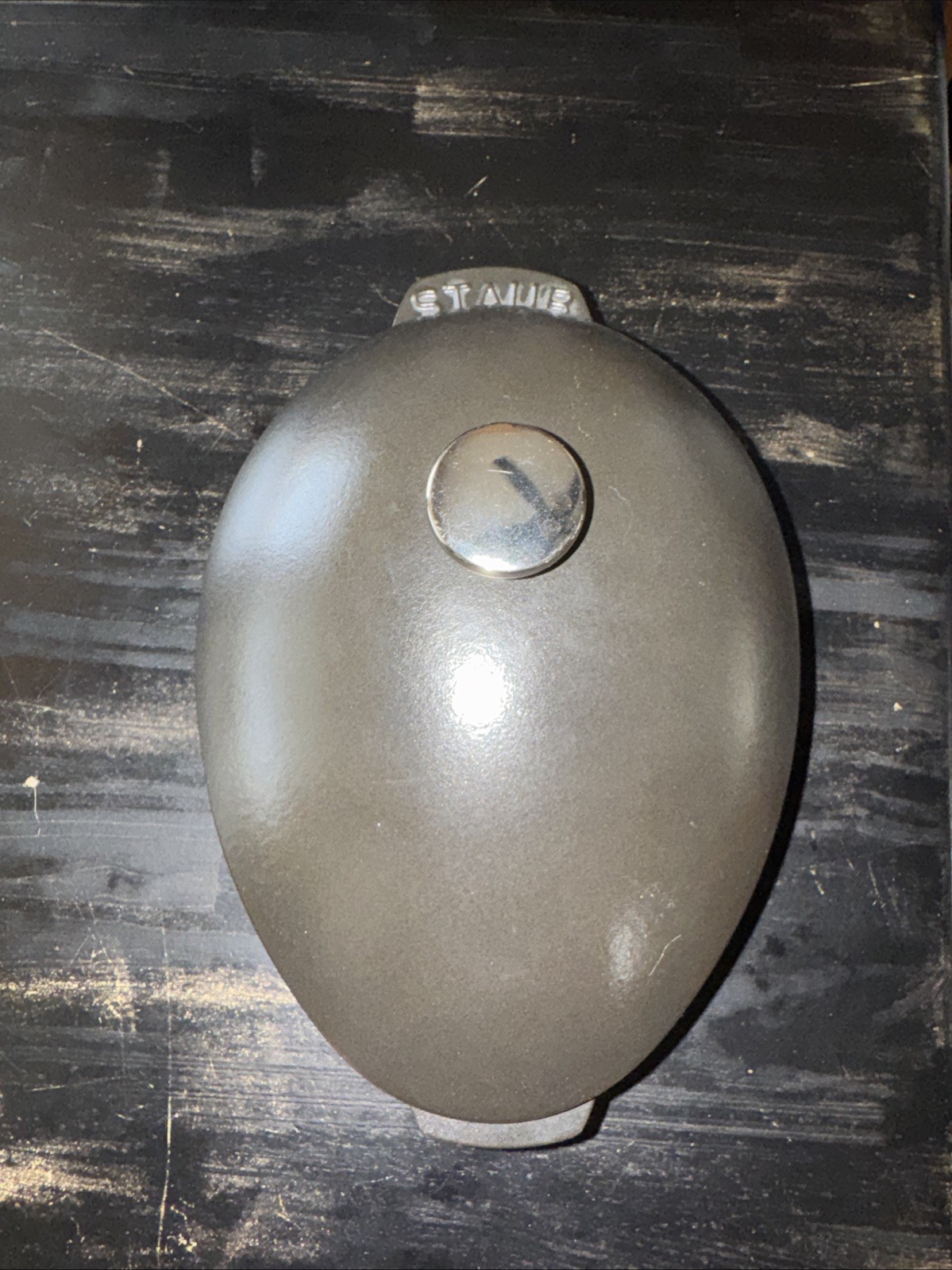 250$ Staub Mussel Pot Oval Cast Iron-2 Qt. 7 x 9 1/2”-Made in France w/Rack-NWD