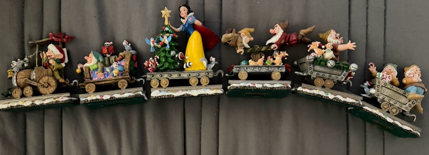 The Danbury Mint Snow White and the Seven Dwarfs Christmas Train The Danbury Mint Snow White and the Seven Dwarfs Christmas Train