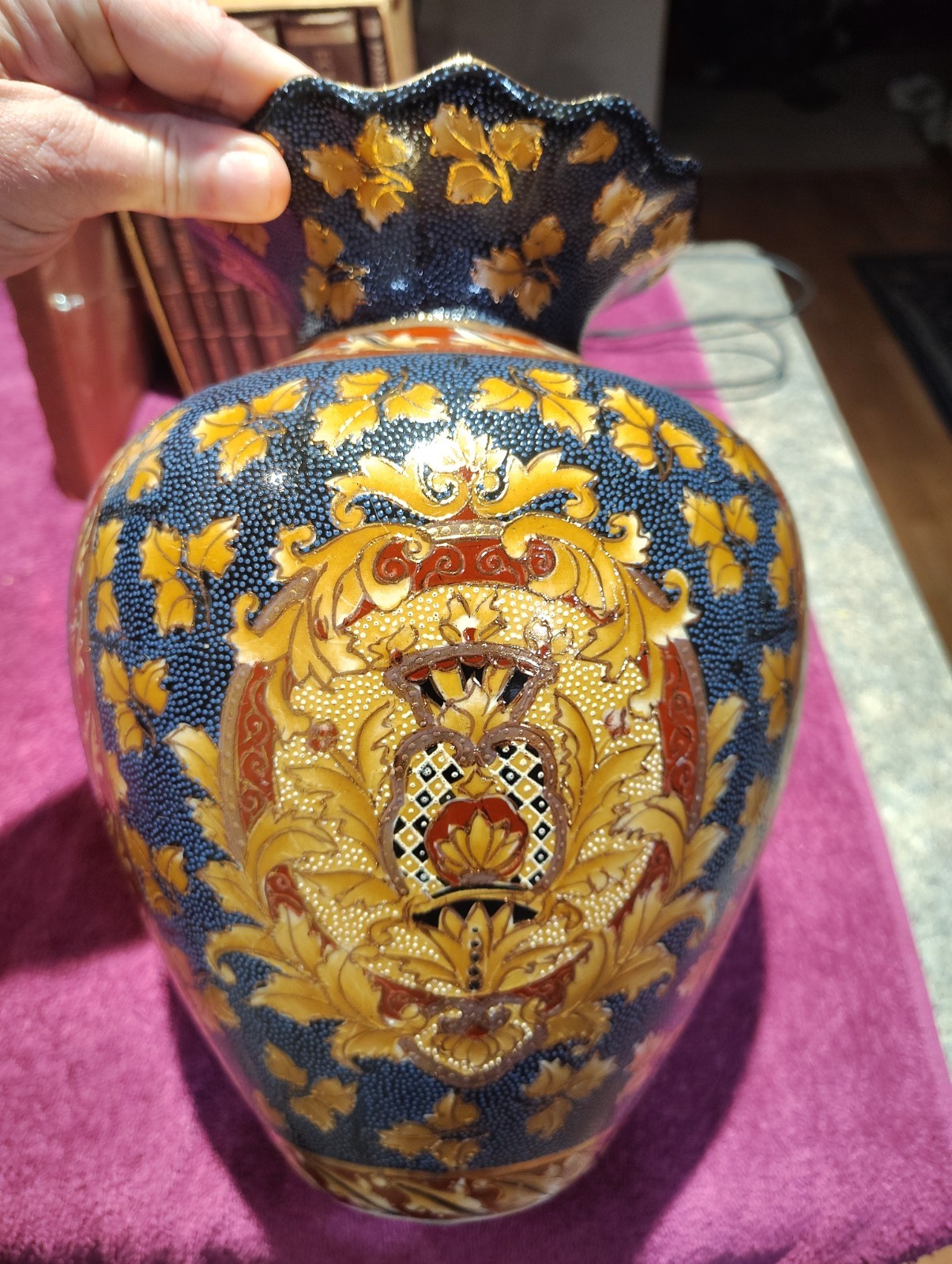 Vintage Chinese Export Cobalt Blue Gold Moriage Porcelain Vase Chinoiserie 12\