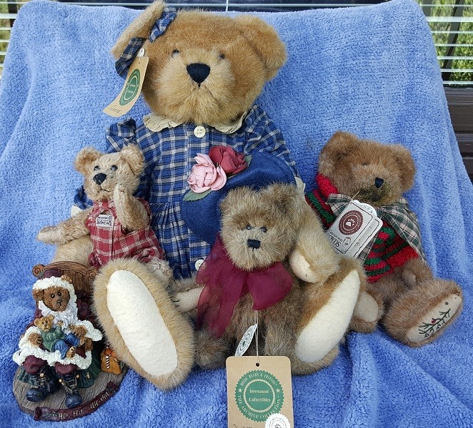 BOYD'S BEARS-COURTNEY, YVETTE, J.T.TREETOPS, BEARWEAR & MUSIC BOX SANTA'S SECRET