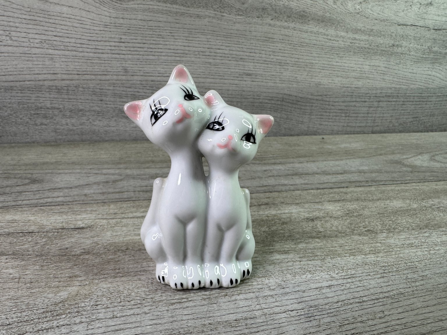 Vintage White Cat Figurine Cute Kitty Couple Embracing Ceramic Decor 4\