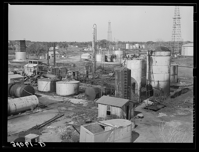 Photo:Independent refinery. Oklahoma City, Oklahoma