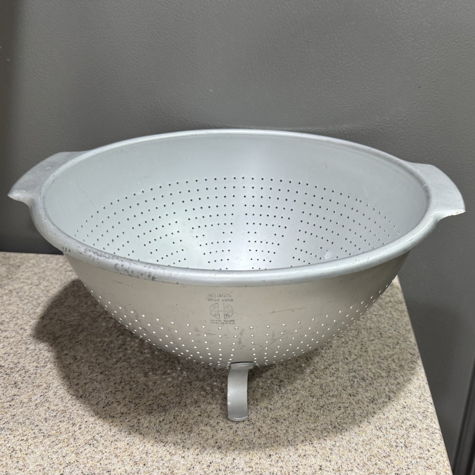 Vtg Wear-Ever #3125 Professional Aluminum Footed Strainer/Colander 11\