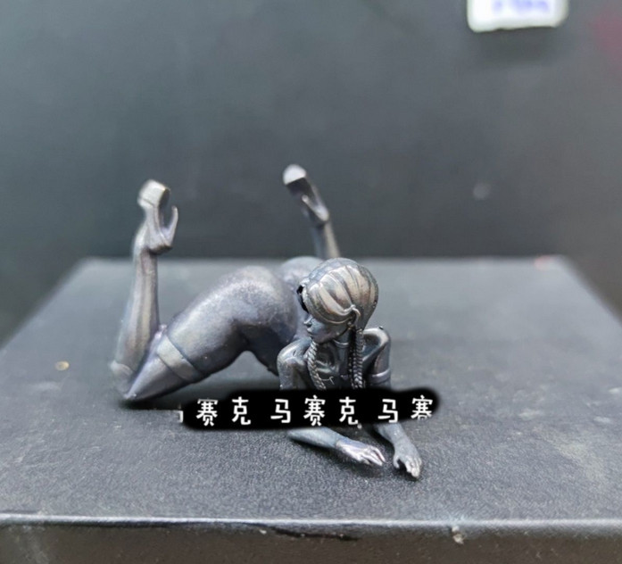 1.9“Black Solid Copper Cute Maiden Sexy Female Pose Car Ornament