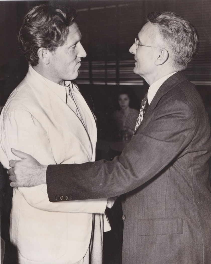 1939 Press Photo Author Dale Carnegie meeting actor Spencer Tracy at MGM Studio