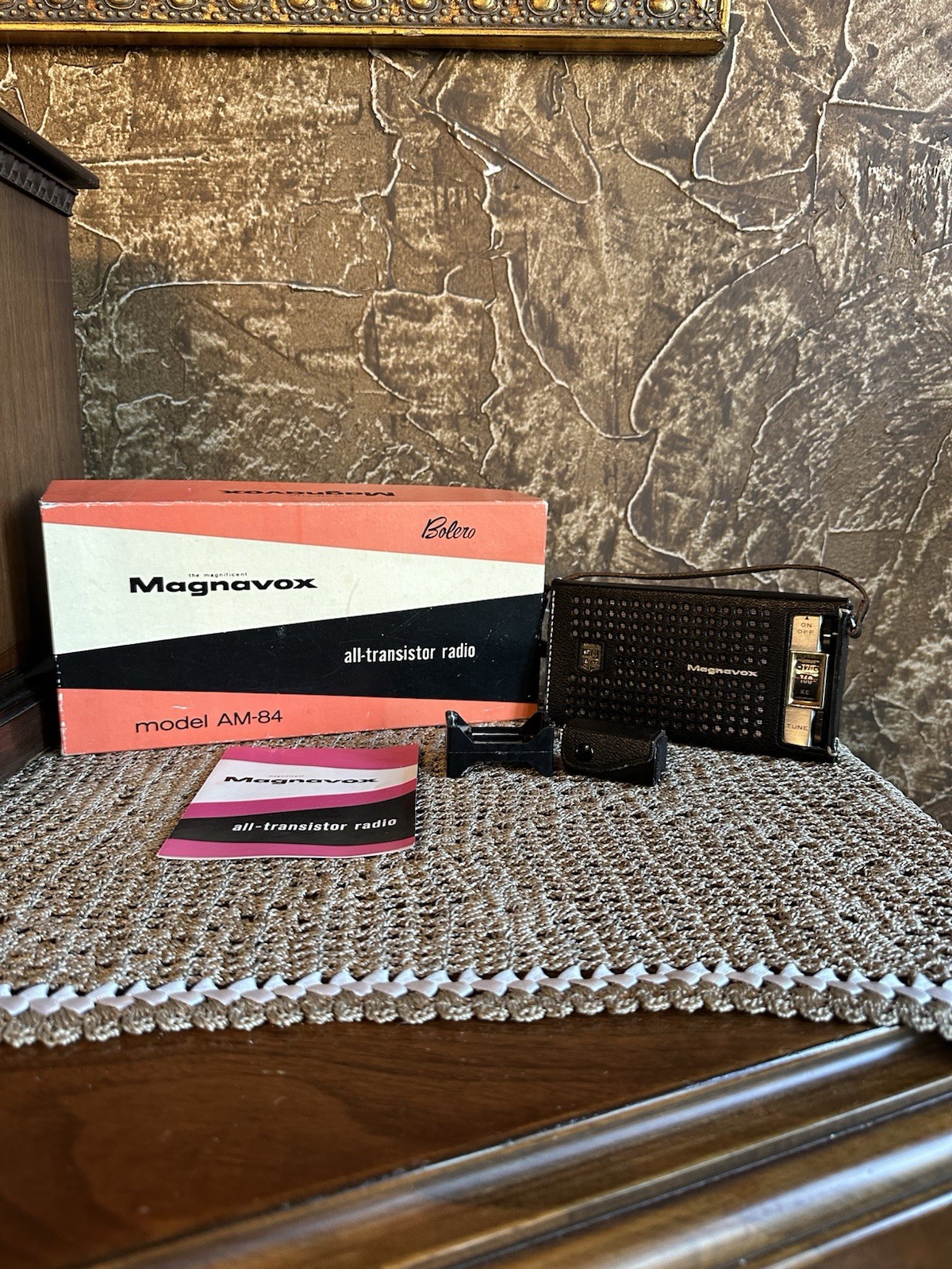 Vintage Magnavox AM-84 All Transistor Radio Japan Box Case Papers Works Tested