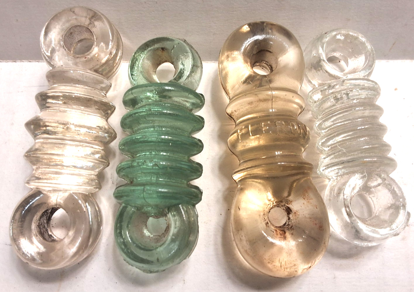 ANTIQUE VINTAGE GLASS RADIO STRAIN INSULATORS 1-SAGE GREEN & 1-FLERON LOT OF 4 ANTIQUE VINTAGE GLASS RADIO STRAIN INSULATORS 1-SAGE GREEN & 1-FLERON LOT OF 4