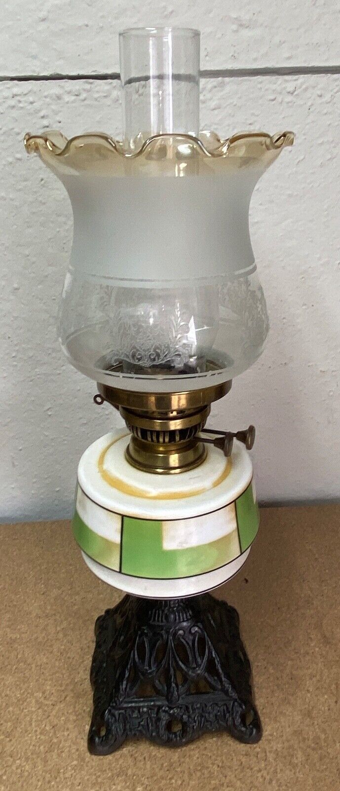 VINTAGE DUPLEX OIL LAMP WITH CERAMIC RESERVOIR AND CAST IRON STAND